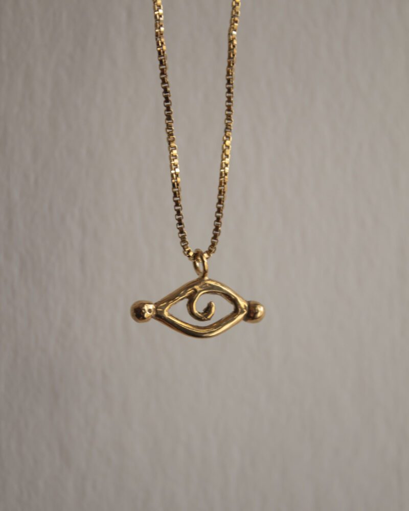 InnSaei Eye necklace, handmade artisan pendant in 24k gold plated brass on stainless steel chain, symbolic protective eye jewelry, boho spiritual necklace, unique handmade small business accessory by Sunny Designs Κολιέ InnSaei Eye, χειροποίητο μενταγιόν ματιού από ορείχαλκο επιχρυσωμένο 24 καράτια σε ατσάλινη αλυσίδα, συμβολικό κόσμημα προστασίας, boho χειροποίητο αξεσουάρ, μοναδικό κόσμημα μικρής επιχείρησης Sunny Designs