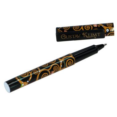 Gustav Klimt Tree of Life pen featuring the iconic artwork on a black background, crafted by Carmani. This elegant pen is perfect for art lovers and comes with gift packaging, making it a unique and stylish gift option. It’s also a cheap Christmas gift for anyone who appreciates beautiful stationery. Klimt pen, Tree of Life pen, Carmani pen, artistic stationery, gift for art lovers, unique pen, home and office, writing accessories, elegant design, gift packaging, cheap Christmas gift Στυλό με το έργο Τree of Life του Gustav Klimt, με εικονιστική τέχνη σε μαύρο φόντο, φτιαγμένο από την Carmani. Αυτό το κομψό στυλό είναι ιδανικό για λάτρεις της τέχνης και έρχεται με συσκευασία δώρου, κάνοντάς το μια μοναδική και στιλάτη επιλογή δώρου. Είναι επίσης μια οικονομική επιλογή δώρου για τα Χριστούγεννα για όποιον εκτιμά την όμορφη γραφική ύλη. στυλό Klimt, στυλό Tree of Life, στυλό Carmani, καλλιτεχνική γραφική ύλη, δώρο για λάτρεις της τέχνης, μοναδικό στυλό, είδη σπιτιού και γραφείου, αξεσουάρ γραφής, κομψός σχεδιασμός, συσκευασία δώρου, οικονομικό δώρο Χριστουγέννων