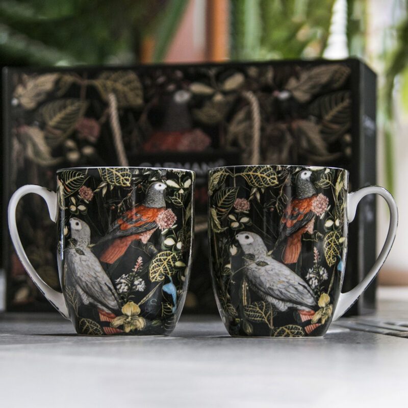 Set of two porcelain mugs featuring an exotic birds design from Carmani, each with a capacity of 400ml. These beautifully crafted mugs add a touch of nature-inspired elegance to your kitchen and are perfect for enjoying your favorite beverages. Ideal as a thoughtful gift, they come with gift packaging, making them a delightful present for any occasion. Carmani mugs, exotic birds mugs, porcelain mugs, tea and coffee mugs, unique gifts, gift packaging, stylish home decor, thoughtful gift Σετ από 2 κούπες πορσελάνης με σχέδιο εξωτικών πουλιών από την Carmani, η κάθε μία έχει χωρητικότητα 400ml. Αυτές οι όμορφα κατασκευασμένες κούπες προσθέτουν μια πινελιά κομψότητας εμπνευσμένη από τη φύση στην κουζίνα σας και είναι ιδανικές για να απολαμβάνετε τα αγαπημένα σας ποτά. Ιδανικές ως στοχαστικά δώρα, συνοδεύονται από συσκευασία δώρου, καθιστώντας τες μια ευχάριστη επιλογή για κάθε περίσταση. Κούπες Carmani, κούπες με εξωτικά πουλιά, πορσελάνες κούπες, κούπες τσαγιού και καφέ, μοναδικά δώρα, συσκευασία δώρου, στυλάτη διακόσμηση σπιτιού, στοχαστικό δώρο