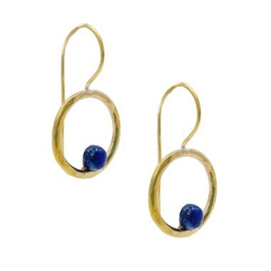 Handmade brass Phaidra circle earrings featuring beautiful blue cat eye stones, crafted by Sunny Designs. These elegant and stylish earrings are perfect for adding a touch of sophistication to any outfit and make a wonderful gift for women. Phaidra earrings, circle earrings, blue cat eye earrings, handmade brass jewelry, Sunny Designs earrings, unique gift, stylish earrings, women’s jewelry, artisan earrings, elegant earrings Χειροποίητα σκουλαρίκια Phaidra σε σχήμα κύκλου από μπρούντζο με όμορφες μπλε πέτρες ματιού της γάτας, φτιαγμένα από τη Sunny Designs. Αυτά τα κομψά και στιλάτα σκουλαρίκια είναι ιδανικά για να προσθέσουν μια αίσθηση κομψότητας σε κάθε ντύσιμο και αποτελούν μια υπέροχη επιλογή δώρου για γυναίκες. σκουλαρίκια Phaidra, κυκλικά σκουλαρίκια, σκουλαρίκια με μπλε μάτι γάτας, χειροποίητο κόσμημα από μπρούντζο, σκουλαρίκια Sunny Designs, μοναδικό δώρο, κομψά σκουλαρίκια, γυναικείο κόσμημα, κοσμήματα τέχνης, κομψά σκουλαρίκια