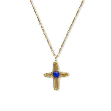 Handmade 24k gold-plated brass cross necklace featuring a striking blue cat eye stone in the center. A unique and elegant piece, perfect for women and a thoughtful gift from Sunny Designs. cross necklace, blue cat eye necklace, gold-plated brass jewelry, 24k gold-plated cross, handmade necklace, women’s jewelry, unique gift, stylish cross necklace, gemstone necklace Χειροποίητο κολιέ με σταυρό από επιχρυσωμένο ορείχαλκο 24 καρατίων με εντυπωσιακή μπλε πέτρα ματιού της γάτας στο κέντρο. Ένα μοναδικό και κομψό κόσμημα, ιδανικό για γυναίκες και ένα ξεχωριστό δώρο από τη Sunny Designs. κολιέ σταυρός, κολιέ με μπλε μάτι γάτας, κόσμημα από επιχρυσωμένο ορείχαλκο, κολιέ σταυρός 24 καρατίων, χειροποίητο κολιέ, γυναικείο κόσμημα, μοναδικό δώρο, κομψό κολιέ σταυρός, κολιέ με πολύτιμους λίθους