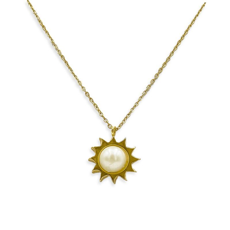 Handmade 24k gold-plated brass sun necklace featuring a beautiful pearl in the center. A radiant and elegant piece, perfect for women and an exquisite gift from Sunny Designs. sun necklace, pearl necklace, gold-plated brass jewelry, 24k gold-plated necklace, handmade necklace, women’s jewelry, unique gift, stylish necklace, pearl jewelry Χειροποίητο κολιέ με ήλιο από επιχρυσωμένο ορείχαλκο 24 καρατίων με μια όμορφη πέρλα στο κέντρο. Ένα λαμπερό και κομψό κόσμημα, ιδανικό για γυναίκες και ένα εκλεπτυσμένο δώρο από τη Sunny Designs. κολιέ ήλιος, κολιέ με πέρλα, κόσμημα από επιχρυσωμένο ορείχαλκο, κολιέ επιχρυσωμένο 24 καρατίων, χειροποίητο κολιέ, γυναικείο κόσμημα, μοναδικό δώρο, κομψό κολιέ, κοσμήματα με πέρλες