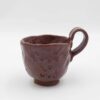 Handmade ceramic pinched mugs crafted from natural red clay, finished with a transparent glaze that highlights the earthy tones. Each mug features a unique message either at the bottom or on the lip, adding a personal touch. This autumn-inspired design brings warmth and rustic charm, perfect for cozy fall moments with a hot beverage. Χειροποίητες κεραμικές τσιμπητές κούπες , κατασκευασμένες από φυσικό κόκκινο πηλό, καλυμμένες με διάφανο γυαλί που αναδεικνύει τους γήινους τόνους. Κάθε κούπα διαθέτει ένα μοναδικό μήνυμα είτε στον πάτο είτε στο χείλος, προσθέτοντας μια προσωπική πινελιά. Αυτός ο φθινοπωρινός σχεδιασμός αποπνέει ζεστασιά και ρουστίκ γοητεία, ιδανικός για στιγμές με ζεστά ροφήματα κατά τη διάρκεια του φθινοπώρου.