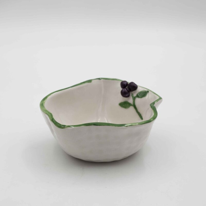 Handmade ceramic bowl decorated with 3D fruits, featuring cherries, strawberries, and blueberries for a playful and vibrant touch. Perfect for adding a unique, fruity accent to any kitchen or mug collection. Χειροποίητη κεραμική κούπα διακοσμημένη με 3D φρούτα, όπως κεράσια, φράουλες και μύρτιλα, για μια παιχνιδιάρικη και ζωντανή πινελιά. Ιδανική για να προσθέσει έναν μοναδικό, φρουτώδη τόνο σε κάθε κουζίνα ή συλλογή από κούπες.