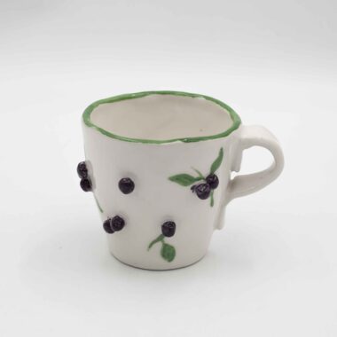 Handmade ceramic mug decorated with 3D fruits, featuring cherries, strawberries, and blueberries for a playful and vibrant touch. Perfect for adding a unique, fruity accent to any kitchen or mug collection. Χειροποίητη κεραμική κούπα διακοσμημένη με 3D φρούτα, όπως κεράσια, φράουλες και μύρτιλα, για μια παιχνιδιάρικη και ζωντανή πινελιά. Ιδανική για να προσθέσει έναν μοναδικό, φρουτώδη τόνο σε κάθε κουζίνα ή συλλογή από κούπες.