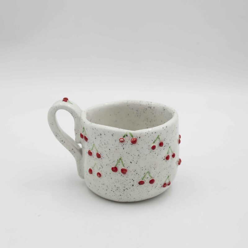 Handmade ceramic mug decorated with 3D fruits, featuring cherries, strawberries, and blueberries for a playful and vibrant touch. Perfect for adding a unique, fruity accent to any kitchen or mug collection. Χειροποίητη κεραμική κούπα διακοσμημένη με 3D φρούτα, όπως κεράσια, φράουλες και μύρτιλα, για μια παιχνιδιάρικη και ζωντανή πινελιά. Ιδανική για να προσθέσει έναν μοναδικό, φρουτώδη τόνο σε κάθε κουζίνα ή συλλογή από κούπες.