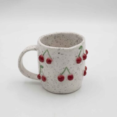 Handmade ceramic mug decorated with 3D fruits, featuring cherries, strawberries, and blueberries for a playful and vibrant touch. Perfect for adding a unique, fruity accent to any kitchen or mug collection. Χειροποίητη κεραμική κούπα διακοσμημένη με 3D φρούτα, όπως κεράσια, φράουλες και μύρτιλα, για μια παιχνιδιάρικη και ζωντανή πινελιά. Ιδανική για να προσθέσει έναν μοναδικό, φρουτώδη τόνο σε κάθε κουζίνα ή συλλογή από κούπες.