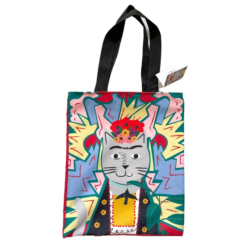 Magic realism-inspired cat tote bag featuring a whimsical, artistic design. A durable and stylish accessory for everyday use. cat tote bag, magic realism art bag, artistic tote bag, stylish tote for daily use, unique art gifts, Christmas gifts for cat lovers, eco-friendly tote bag, reusable shopping bag, artistic accessory for women and men, whimsical design tote bag. Τσάντα tote με σχέδιο γάτας εμπνευσμένη από το καλλιτεχνικό ρεύμα του μαγικού ρεαλισμού. Μια ανθεκτική και στιλάτη επιλογή για καθημερινή χρήση. τσάντα tote γάτα, τσάντα τέχνης μαγικός ρεαλισμός, καλλιτεχνική tote τσάντα, στιλάτη τσάντα για καθημερινή χρήση, μοναδικά δώρα τέχνης, χριστουγεννιάτικα δώρα για φιλόζωους, οικολογική tote τσάντα, επαναχρησιμοποιούμενη τσάντα αγορών, καλλιτεχνικό αξεσουάρ για γυναίκες και άνδρες, tote τσάντα με παιχνιδιάρικο σχέδιο.