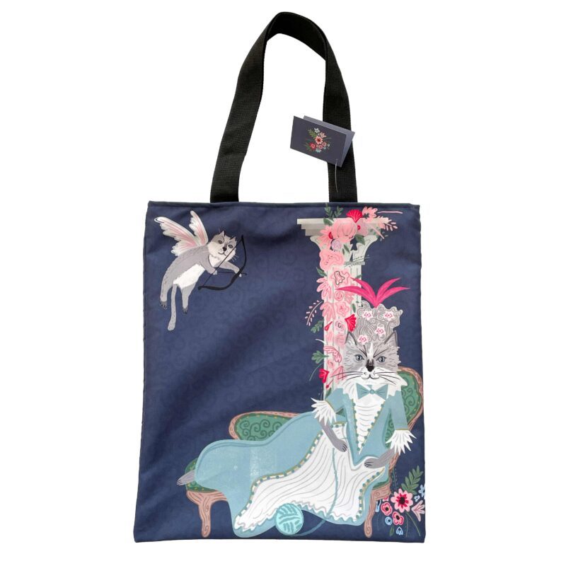 Suede fabric zippered tote bag featuring a rococo-inspired cat design. A chic and artistic accessory for everyday use. cat tote bag, rococo art bag, suede zippered tote bag, artistic tote for daily use, unique art gifts, Christmas gifts for cat lovers, elegant fabric tote bag, reusable shopping bag, artistic accessory for women and men, rococo-inspired tote bag. Greek: Υφασμάτινη σουέτ τσάντα tote με φερμουάρ και σχέδιο γάτας εμπνευσμένο από το ροκοκό. Ένα κομψό και καλλιτεχνικό αξεσουάρ για καθημερινή χρήση. τσάντα γάτα, τσάντα τέχνης ροκοκό, σουέτ tote με φερμουάρ, καλλιτεχνική τσάντα για καθημερινή χρήση, μοναδικά δώρα τέχνης, χριστουγεννιάτικα δώρα για φιλόζωους, κομψή υφασμάτινη tote τσάντα, επαναχρησιμοποιούμενη τσάντα αγορών, καλλιτεχνικό αξεσουάρ για γυναίκες και άνδρες, τσάντα εμπνευσμένη από το ροκοκό.