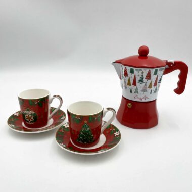 Jingle Bells Coffee Set – 2 Coffee Cups (100ml) & Coffee Pot A festive and charming coffee set from the Jingle Bells collection, featuring two 100ml coffee cups and a coffee pot. Made from high-quality porcelain, this set is perfect for adding a touch of holiday cheer to your morning coffee routine. Ideal for enjoying warm beverages with loved ones or as a delightful gift for Christmas. Keywords: Jingle Bells coffee set, coffee cups set, Christmas coffee set, festive coffee set, porcelain coffee set, holiday coffee accessories, Christmas coffee gifts, coffee pot and cups, holiday gift ideas, Christmas tableware. Σετ Καφέ Jingle Bells – 2 Φλιτζάνια Καφέ (100ml) & Καφετιέρα Ένα εορταστικό και χαρούμενο σετ καφέ από τη συλλογή Jingle Bells, με δύο φλιτζάνια καφέ 100ml και καφετιέρα. Κατασκευασμένο από πορσελάνη υψηλής ποιότητας, αυτό το σετ είναι ιδανικό για να προσθέσετε μια πινελιά γιορτής στην καθημερινή σας ρουτίνα καφέ. Ιδανικό για να απολαύσετε ζεστά ροφήματα με τα αγαπημένα σας πρόσωπα ή ως ένα χαρούμενο χριστουγεννιάτικο δώρο. Λέξεις-κλειδιά: Σετ καφέ Jingle Bells, σετ φλιτζανιών καφέ, χριστουγεννιάτικο σετ καφέ, εορταστικό σετ καφέ, πορσελάνινο σετ καφέ, χριστουγεννιάτικα αξεσουάρ καφέ, χριστουγεννιάτικα δώρα καφέ, καφετιέρα και φλιτζάνια, χριστουγεννιάτικα αξεσουάρ τραπεζιού.