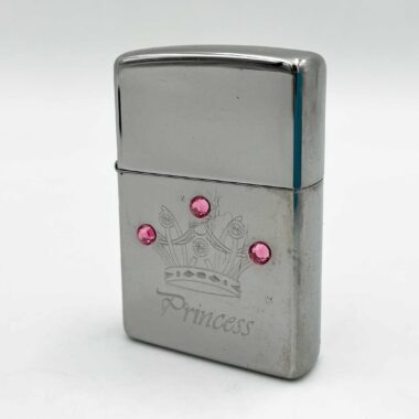 Engraved Zippo Lighter – Princess Crown Design A stylish and timeless Zippo lighter featuring an engraved princess crown and elegant 