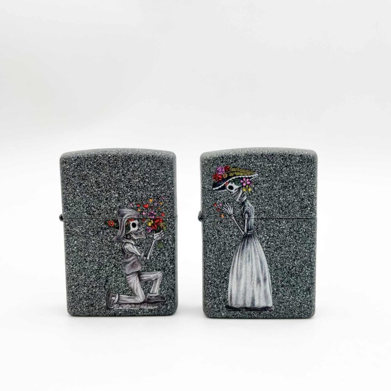 Zippo - 2021 Day of the Dead Skulls Set of 2 A unique and collectible set of two Zippo lighters featuring intricate Day of the Dead skull designs. Perfect for collectors or as a standout gift for fans of bold, artistic styles. Zippo lighter, collectible Zippo set, Day of the Dead lighters, skull design lighter, artistic Zippo, unique gift for collectors, high-quality Zippo accessories, Christmas gifts, themed lighters, special edition Zippo set. Zippo - Σετ 2 Αναπτήρων 2021 Day of the Dead Skulls Ένα μοναδικό και συλλεκτικό σετ δύο αναπτήρων Zippo με περίτεχνα σχέδια από το θέμα "Ημέρα των Νεκρών". Ιδανικό για συλλέκτες ή ως ξεχωριστό δώρο για λάτρεις των τολμηρών, καλλιτεχνικών σχεδίων. Zippo αναπτήρας, συλλεκτικό σετ Zippo, αναπτήρες Day of the Dead, αναπτήρας με σχέδιο κρανίο, καλλιτεχνικό Zippo, μοναδικό δώρο για συλλέκτες, αξεσουάρ Zippo υψηλής ποιότητας, χριστουγεννιάτικα δώρα, θεματικοί αναπτήρες, ειδική έκδοση Zippo σετ.