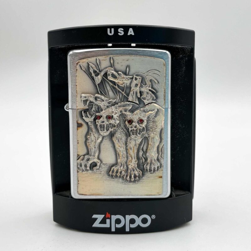 Engraved Zippo Lighter – Hellhound Design A striking Zippo lighter featuring the legendary hellhound design, showcasing bold artistry and durable craftsmanship. Ideal for collectors or as a unique gift for fans of mythology and dark themes. hellhound Zippo lighter, engraved Zippo, collectible lighter, unique Zippo designs, gifts for him, gifts for mythology fans, high-quality lighters, dark-themed accessories, Christmas gifts, Zippo collector’s item. Χαραγμένος Αναπτήρας Zippo – Σχέδιο Hellhound Ένας εντυπωσιακός αναπτήρας Zippo με σχέδιο του θρυλικού Hellhound, που αναδεικνύει έντονη καλλιτεχνία και ανθεκτική κατασκευή. Ιδανικός για συλλέκτες ή ως μοναδικό δώρο για λάτρεις της μυθολογίας και των σκοτεινών θεμάτων. αναπτήρας Zippo Hellhound, χαραγμένος Zippo, συλλεκτικός αναπτήρας, μοναδικά σχέδια Zippo, δώρα για εκείνον, δώρα για λάτρεις της μυθολογίας, αναπτήρες υψηλής ποιότητας, αξεσουάρ με σκοτεινή αισθητική, χριστουγεννιάτικα δώρα, συλλεκτικό αντικείμενο Zippo