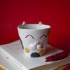 Handmade ceramic mug with a cat face design, available in calico, tuxedo, white, and orange cat variations. Perfect for cat lovers looking to add a cute, personalized touch to their drinkware collection." Greek: "Χειροποίητη κεραμική κούπα με σχέδιο προσώπου γάτας, διαθέσιμη σε εκδόσεις τρίχρωμης, δίχρωμης, λευκής και πορτοκαλί γάτας. Ιδανική για φιλόζωους που θέλουν να προσθέσουν μια χαριτωμένη, προσωπική πινελιά στη συλλογή τους από κούπες.