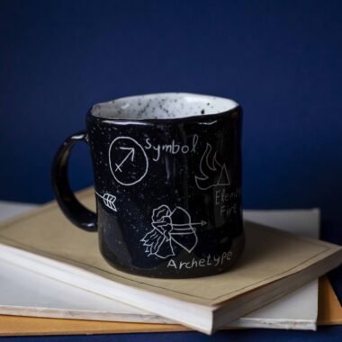 Handmade ceramic mug featuring the sagittarius zodiac sign, adorned with intricate details about sagittarius, including their favorite flower , element and signature traits. Ideal for astrology lovers seeking a unique, personalized drinking experience. Χειροποίητη κεραμική κούπα με το ζώδιο του τοξότη, διακοσμημένη με λεπτομέρειες για το ζώδιο, όπως το αγαπημένο τους λουλούδι , το στοιχείο τους και τα χαρακτηριστικά τους. Ιδανική για τους λάτρεις της αστρολογίας που αναζητούν μια μοναδική, προσωπική εμπειρία ροφήματος.