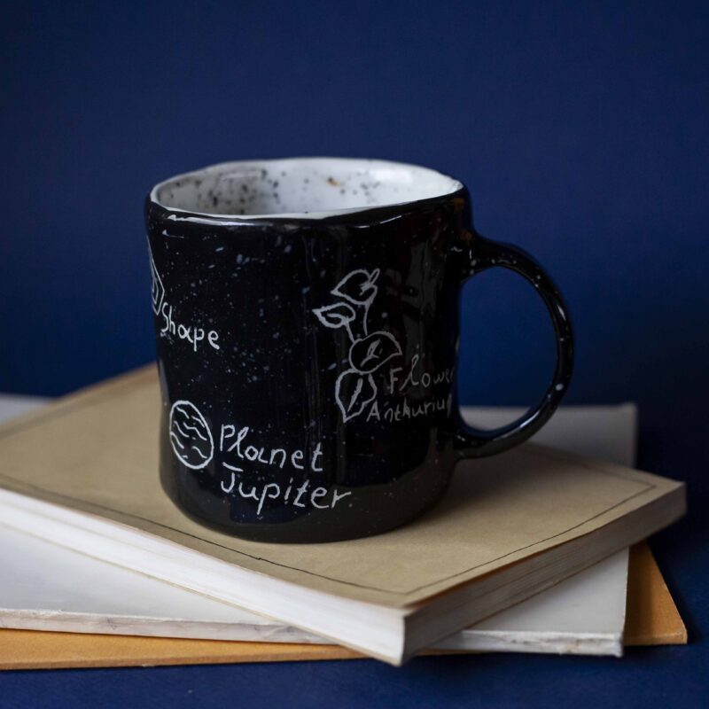 Handmade ceramic mug featuring the sagittarius zodiac sign, adorned with intricate details about sagittarius, including their favorite flower , element and signature traits. Ideal for astrology lovers seeking a unique, personalized drinking experience. Χειροποίητη κεραμική κούπα με το ζώδιο του τοξότη, διακοσμημένη με λεπτομέρειες για το ζώδιο, όπως το αγαπημένο τους λουλούδι , το στοιχείο τους και τα χαρακτηριστικά τους. Ιδανική για τους λάτρεις της αστρολογίας που αναζητούν μια μοναδική, προσωπική εμπειρία ροφήματος.