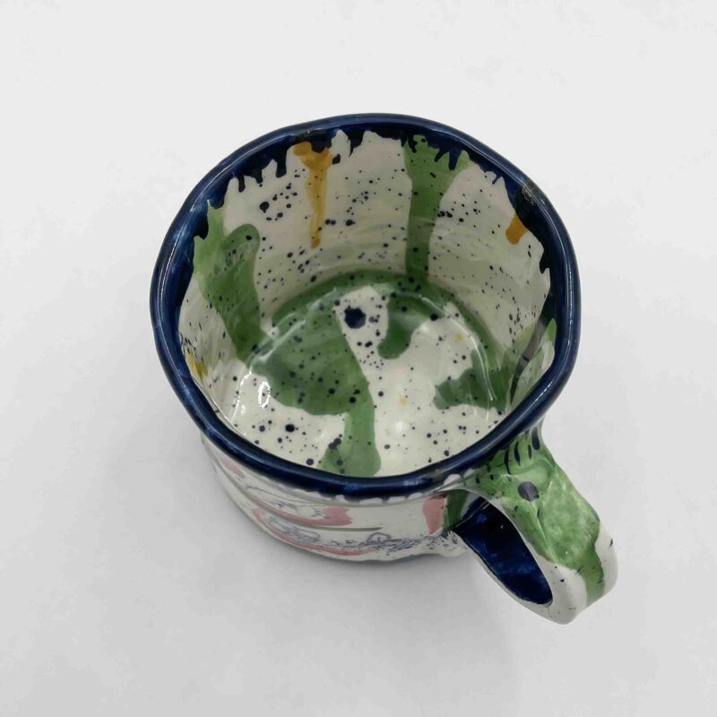 Artistic handmade ceramic mugs featuring unique dot patterns, paint splashes, and pencil-inspired designs. A creative choice for coffee or tea lovers who appreciate one-of-a-kind craftsmanship. Καλλιτεχνικές χειροποίητες κεραμικές κούπες με μοναδικά σχέδια από κουκκίδες, πινελιές χρώματος και σχέδια εμπνευσμένα από μολύβια. Μια δημιουργική επιλογή για τους λάτρεις του καφέ ή του τσαγιού που εκτιμούν τη μοναδική χειροτεχνία.