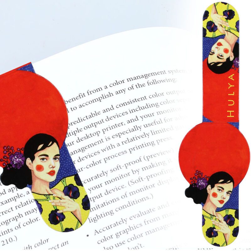 Set of 4 magnetic bookmarks featuring H. Ozdemir's artwork by Carmani. These bookmarks have a glossy finish that enhances their design and protects them from damage. Perfect for art lovers and reading enthusiasts. set of magnetic bookmarks, H. Ozdemir bookmarks, Carmani bookmarks, art-inspired bookmarks, glossy bookmarks, protective bookmarks, elegant reading accessories, unique gift, durable bookmarks, gift for book lovers.Σετ 4 μαγνητικών σελιδοδεικτών με έργο του H. Ozdemir από την Carmani. Οι σελιδοδείκτες διαθέτουν γυαλιστερή επίστρωση που αναδεικνύει το σχέδιο και τους προστατεύει από φθορές. Ιδανικό για λάτρεις της τέχνης και της ανάγνωσης. σετ μαγνητικοί σελιδοδείκτες, σελιδοδείκτες H. Ozdemir, μαγνητικοί σελιδοδείκτες Carmani, σελιδοδείκτες τέχνης, γυαλιστερή επίστρωση, προστατευτικοί σελιδοδείκτες, κομψά αξεσουάρ ανάγνωσης, μοναδικό δώρο, ανθεκτικοί σελιδοδείκτες, δώρο για βιβλιόφιλους.