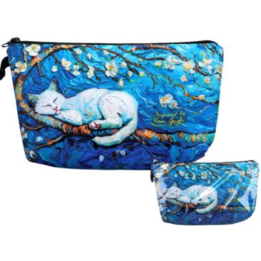 This cosmetic bag combines functionality and art, featuring designs inspired by Vincent van Gogh’s masterpieces. Its compact size and zipper closure make it perfect for organizing makeup and essentials, while the artistic patterns add a unique, stylish touch.Cosmetic bag inspired by Vincent van Gogh, art-inspired makeup bag, zipper cosmetic pouch, stylish travel bag, women’s accessory, artistic gift, organizer for beauty essentials, Van Gogh design, compact and functional bag, art lover’s gift. Αυτή η τσάντα καλλυντικών συνδυάζει λειτουργικότητα και τέχνη, με σχέδια εμπνευσμένα από τα αριστουργήματα του Βίνσεντ βαν Γκογκ. Το συμπαγές μέγεθός της και το φερμουάρ την καθιστούν ιδανική για την οργάνωση των καλλυντικών και των απαραίτητων ειδών, ενώ τα καλλιτεχνικά σχέδια προσθέτουν μια μοναδική και κομψή πινελιά. Τσάντα καλλυντικών εμπνευσμένη από τον Βίνσεντ βαν Γκογκ, τσάντα μακιγιάζ με σχέδιο τέχνης, τσάντα καλλυντικών με φερμουάρ, στυλάτη τσάντα ταξιδιού, αξεσουάρ για γυναίκες, καλλιτεχνικό δώρο, οργάνωση για καλλυντικά, σχέδιο Βαν Γκογκ, συμπαγής και λειτουργική τσάντα, δώρο για λάτρεις της τέχνης.