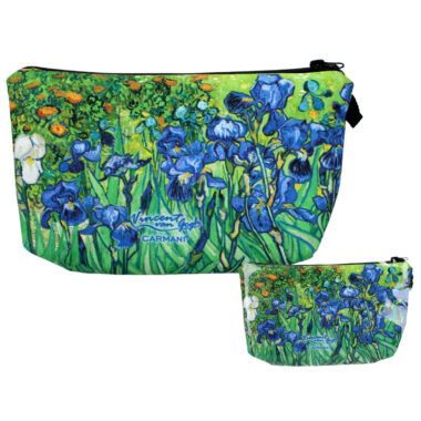 Cosmetic bag - Irises by Vincent van Gogh (CARMANI), beautifully decorated and zippered, perfect for women who appreciate art. A stylish and practical accessory for cosmetics and small essentials. Irises cosmetic bag, van Gogh makeup bag, artistic cosmetic pouch, Carmani accessories, elegant cosmetic case, painting-inspired bag, women’s gift, travel organizer, beauty essentials bag, art-themed pouch.Καλλυντική τσάντα - Ίριδες του Vincent van Gogh (CARMANI), όμορφα διακοσμημένη και με φερμουάρ, ιδανική για γυναίκες που εκτιμούν την τέχνη. Ένα κομψό και πρακτικό αξεσουάρ για καλλυντικά και μικροαντικείμενα. Καλλυντική τσάντα Ίριδες, νεσεσέρ van Gogh, καλλυντική τσάντα Carmani, καλλυντικό νεσεσέρ εμπνευσμένο από την τέχνη, κομψή καλλυντική θήκη, δώρο για γυναίκες, οργανωτής ταξιδίου, θήκη για προϊόντα ομορφιάς, καλλυντικό αξεσουάρ με θέμα την τέχνη.