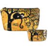 Cosmetic bag inspired by the paintings of G. Klimt with cats (CARMANI). This elegant bag features a unique and charming design, combining Klimt’s artwork with playful cat motifs. With a secure zipper closure, it’s a stylish and practical accessory for keeping your beauty essentials organized. Perfect for art lovers and cat enthusiasts alike. Τσαντάκι καλλυντικών εμπνευσμένο από τους πίνακες του G. Klimt με γάτες (CARMANI). Εξαιρετικά διακοσμημένο και κλειστό με φερμουάρ. Η ποικιλία των σχεδίων θα διασφαλίσει ότι κάθε γυναίκα θα βρει κάτι μοναδικό για εκείνη.Cosmetic bag, G. Klimt, cats, art-inspired bag, artistic cosmetic organizer, practical gift, zipper bag, travel accessory, fashion item, beauty essentials, unique gift, women’s accessory, cat lover gift, Klimt artwork, stylish design.