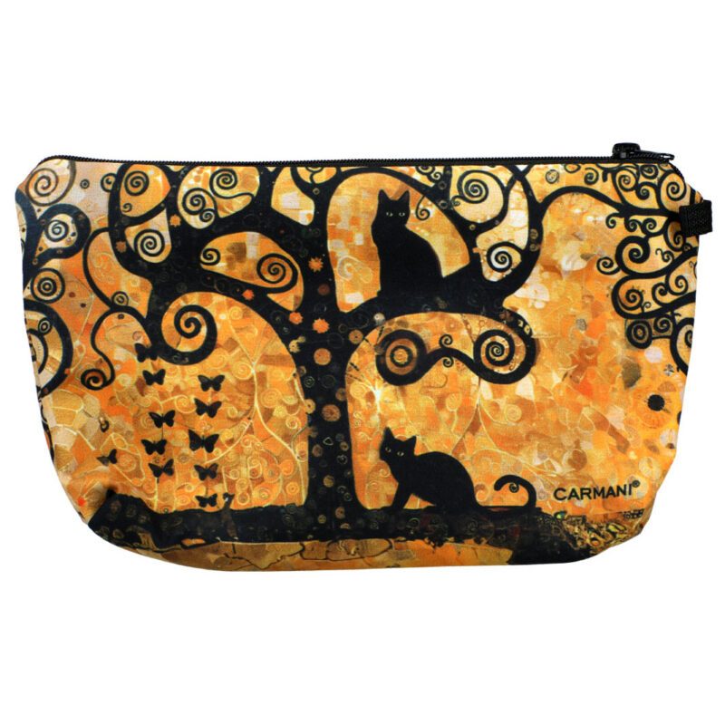 Cosmetic bag inspired by the paintings of G. Klimt with cats (CARMANI). This elegant bag features a unique and charming design, combining Klimt’s artwork with playful cat motifs. With a secure zipper closure, it’s a stylish and practical accessory for keeping your beauty essentials organized. Perfect for art lovers and cat enthusiasts alike. Τσαντάκι καλλυντικών εμπνευσμένο από τους πίνακες του G. Klimt με γάτες (CARMANI). Εξαιρετικά διακοσμημένο και κλειστό με φερμουάρ. Η ποικιλία των σχεδίων θα διασφαλίσει ότι κάθε γυναίκα θα βρει κάτι μοναδικό για εκείνη.Cosmetic bag, G. Klimt, cats, art-inspired bag, artistic cosmetic organizer, practical gift, zipper bag, travel accessory, fashion item, beauty essentials, unique gift, women’s accessory, cat lover gift, Klimt artwork, stylish design.