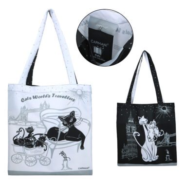 Tote bag - Cat World, England (Carmani). A durable and stylish tote bag featuring an artistic cat-themed design inspired by England. Practical for shopping, with an additional inner pocket for convenience. Τσάντα Tote - Cat World, Αγγλία (Carmani). Ανθεκτική και κομψή τσάντα tote με καλλιτεχνικό σχέδιο γατών εμπνευσμένο από την Αγγλία. Ιδανική για ψώνια, με πρόσθετη εσωτερική τσέπη για άνεση. cat tote bag, Cat World, England design, shopping bag, reusable bag, stylish tote, Carmani bag, cat lovers, gift for her, artistic bag, τσάντα tote, γάτες, Cat World, τσάντα αγορών, επαναχρησιμοποιούμενη τσάντα, Carmani, τσάντα δώρου, καλλιτεχνικό σχέδιο.