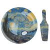 Decorative plate with spatula featuring Van Gogh's Starry Night. This elegant set includes a beautifully designed plate and spatula, perfect for serving desserts or as a decorative piece for your home. Ideal for art lovers and those who appreciate high-quality home decor. decorative plate with spatula, Van Gogh Starry Night, art-inspired plate set, dessert serving set, Van Gogh home decor, unique art plates, elegant serving set, home decor gift, ceramic art plate, art lover gift, starry night decor.Διακοσμητικό πιάτο με σπάτουλα με το έργο του Van Gogh Εναστρη Νύχτα. Αυτό το κομψό σετ περιλαμβάνει ένα όμορφα σχεδιασμένο πιάτο και σπάτουλα, ιδανικό για σερβίρισμα γλυκών ή ως διακοσμητικό αντικείμενο στο σπίτι σας. Ιδανικό για λάτρεις της τέχνης και για όσους εκτιμούν τη μοναδική διακόσμηση υψηλής ποιότητας. διακοσμητικό πιάτο με σπάτουλα, Van Gogh Εναστρη Νύχτα, σετ πιάτου εμπνευσμένο από τέχνη, σετ σερβιρίσματος γλυκών, διακόσμηση σπιτιού Van Gogh, μοναδικά πιάτα τέχνης, κομψό σετ σερβιρίσματος, δώρο διακόσμησης σπιτιού, κεραμικό πιάτο τέχνης, δώρο για λάτρεις της τέχνης, διακόσμηση εναστρη νύχτα