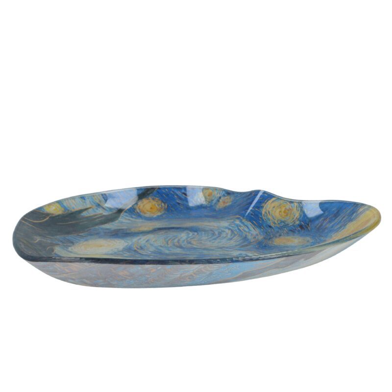 Small heart-shaped decorative plate featuring Van Gogh's Starry Night. A beautifully crafted ceramic plate that adds an artistic touch to any space. Ideal for home decor or as a unique gift for art lovers.small decorative plate, heart-shaped plate, Van Gogh Starry Night, ceramic art plate, home decor gift, artistic tableware, unique serving plate, art-inspired decor, Van Gogh home collection, elegant ceramic dish. Μικρό διακοσμητικό πιάτο σε σχήμα καρδιάς με το έργο του Van Gogh Έναστρη Νύχτα. Ένα καλαίσθητο κεραμικό πιάτο που προσθέτει μια καλλιτεχνική πινελιά στον χώρο σας. Ιδανικό για διακόσμηση ή ως ξεχωριστό δώρο για λάτρεις της τέχνης.μικρό διακοσμητικό πιάτο, πιάτο καρδιά Van Gogh, Έναστρη Νύχτα πιάτο, κεραμικό πιάτο τέχνης, διακοσμητικό δώρο σπιτιού, καλλιτεχνικό σκεύος, μοναδικό πιάτο σερβιρίσματος, έμπνευση από τέχνη, συλλογή Van Gogh για το σπίτι, κομψό κεραμικό πιάτο.