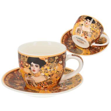 Espresso cup with saucer - G. Klimt, Adele (CARMANI). A luxurious espresso cup with a matching saucer, featuring Gustav Klimt’s iconic portrait Adele Bloch-Bauer. A perfect combination of art and elegance, ideal for coffee lovers and art enthusiasts. Comes in a beautiful gift box. Keywords: espresso cup, saucer, Gustav Klimt, Adele Bloch-Bauer, art-inspired tableware, elegant coffee set, Carmani collection, unique gift. Φλιτζάνι εσπρέσο με πιατάκι - G. Klimt, Adele (CARMANI). Ένα πολυτελές φλιτζάνι εσπρέσο με ασορτί πιατάκι, διακοσμημένο με το εμβληματικό πορτρέτο Adele Bloch-Bauer του Gustav Klimt. Ένας μοναδικός συνδυασμός τέχνης και κομψότητας, ιδανικός για τους λάτρεις του καφέ και της τέχνης. Συνοδεύεται από όμορφη συσκευασία δώρου. Λέξεις-κλειδιά: φλιτζάνι εσπρέσο, πιατάκι, Gustav Klimt, Adele Bloch-Bauer, σερβίτσιο εμπνευσμένο από την τέχνη, κομψό σετ καφέ, συλλογή Carmani, μοναδικό δώρο.