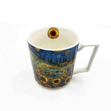 Elegant porcelain mugs featuring famous paintings, including Van Gogh’s Almond Blossom, Klimt’s The Kiss, and other iconic artworks. These beautifully crafted mugs are perfect for art lovers, combining timeless art with functionality. Each mug showcases a famous masterpiece, making it a unique gift for those who appreciate fine art. The durable porcelain ensures long-lasting use, and the artistic designs bring a touch of culture to your tea time. Κομψές πορσελάνιneς κούπες με διάσημους πίνακες, όπως οι Αμυγδαλιές του Βαν Γκογκ, το φιλί του Κλιμτ και άλλες εικονικές καλλιτεχνικές δημιουργίες. Αυτές οι καλοφτιαγμένες κούπες είναι ιδανικές για λάτρεις της τέχνης, συνδυάζοντας την αθάνατη τέχνη με τη λειτουργικότητα. Κάθε κούπα αποτυπώνει ένα διάσημο αριστούργημα, κάνοντάς την μοναδικό δώρο για εκείνους που εκτιμούν την τέχνη. Η ανθεκτική πορσελάνη εξασφαλίζει μακροχρόνια χρήση και τα καλλιτεχνικά σχέδια προσφέρουν έναν τόνο πολιτισμού στην ώρα του τσαγιού.