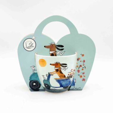 Charming porcelain dog mugs with a built-in strainer and matching lid, perfect for dog lovers and tea enthusiasts. Featuring playful dog illustrations, these mugs combine style and practicality, ideal for enjoying your favorite tea. High-quality porcelain ensures durability, and the lid helps keep your beverage warm. A thoughtful gift for dog lovers." And in Greek: "Γοητευτικές πορσελάνιneς κούπες με σκύλους, εξοπλισμένες με ενσωματωμένο σουρωτήρι και καπάκι, ιδανικές για λάτρεις των σκύλων και του τσαγιού. Με παιχνιδιάρικα σχέδια σκύλων, αυτές οι κούπες συνδυάζουν στυλ και λειτουργικότητα, τέλειες για να απολαύσετε το αγαπημένο σας τσάι. Ανθεκτική πορσελάνη για μακροχρόνια χρήση και το καπάκι διατηρεί το ρόφημα ζεστό. Ιδανικό δώρο για λάτρεις των σκύλων.