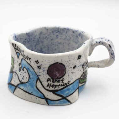 Unique handmade ceramic zodiac mugs, each crafted with artistic detail and vibrant paintings. Every mug features a different zodiac sign, showcasing its ruling planet, favorite flower, element, and symbol. A perfect astrology-inspired gift for horoscope lovers and collectors. Beautiful, functional, and one-of-a-kind ceramic art! Μοναδικές χειροποίητες κεραμικές κούπες ζωδίων, κάθε μία με ξεχωριστή καλλιτεχνική διακόσμηση και ζωηρές ζωγραφιές. Κάθε κούπα απεικονίζει ένα διαφορετικό ζώδιο, με τον κυβερνήτη πλανήτη του, το αγαπημένο του λουλούδι, το στοιχείο και το σύμβολό του. Ένα τέλειο δώρο για λάτρεις της αστρολογίας και συλλέκτες. Όμορφη, χρηστική και μοναδική κεραμική τέχνη!