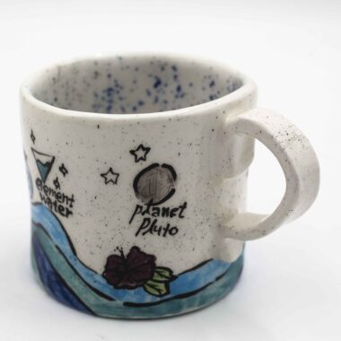 Unique handmade ceramic zodiac mugs, each crafted with artistic detail and vibrant paintings. Every mug features a different zodiac sign, showcasing its ruling planet, favorite flower, element, and symbol. A perfect astrology-inspired gift for horoscope lovers and collectors. Beautiful, functional, and one-of-a-kind ceramic art! Μοναδικές χειροποίητες κεραμικές κούπες ζωδίων, κάθε μία με ξεχωριστή καλλιτεχνική διακόσμηση και ζωηρές ζωγραφιές. Κάθε κούπα απεικονίζει ένα διαφορετικό ζώδιο, με τον κυβερνήτη πλανήτη του, το αγαπημένο του λουλούδι, το στοιχείο και το σύμβολό του. Ένα τέλειο δώρο για λάτρεις της αστρολογίας και συλλέκτες. Όμορφη, χρηστική και μοναδική κεραμική τέχνη!