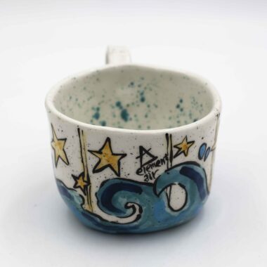 Unique handmade ceramic zodiac mugs, each crafted with artistic detail and vibrant paintings. Every mug features a different zodiac sign, showcasing its ruling planet, favorite flower, element, and symbol. A perfect astrology-inspired gift for horoscope lovers and collectors. Beautiful, functional, and one-of-a-kind ceramic art! Μοναδικές χειροποίητες κεραμικές κούπες ζωδίων, κάθε μία με ξεχωριστή καλλιτεχνική διακόσμηση και ζωηρές ζωγραφιές. Κάθε κούπα απεικονίζει ένα διαφορετικό ζώδιο, με τον κυβερνήτη πλανήτη του, το αγαπημένο του λουλούδι, το στοιχείο και το σύμβολό του. Ένα τέλειο δώρο για λάτρεις της αστρολογίας και συλλέκτες. Όμορφη, χρηστική και μοναδική κεραμική τέχνη!