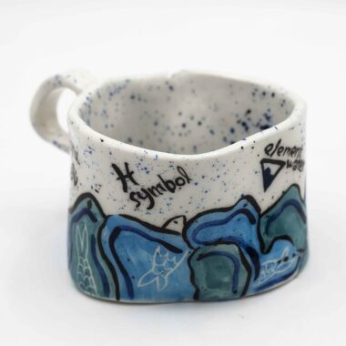 Unique handmade ceramic zodiac mugs, each crafted with artistic detail and vibrant paintings. Every mug features a different zodiac sign, showcasing its ruling planet, favorite flower, element, and symbol. A perfect astrology-inspired gift for horoscope lovers and collectors. Beautiful, functional, and one-of-a-kind ceramic art! Μοναδικές χειροποίητες κεραμικές κούπες ζωδίων, κάθε μία με ξεχωριστή καλλιτεχνική διακόσμηση και ζωηρές ζωγραφιές. Κάθε κούπα απεικονίζει ένα διαφορετικό ζώδιο, με τον κυβερνήτη πλανήτη του, το αγαπημένο του λουλούδι, το στοιχείο και το σύμβολό του. Ένα τέλειο δώρο για λάτρεις της αστρολογίας και συλλέκτες. Όμορφη, χρηστική και μοναδική κεραμική τέχνη!