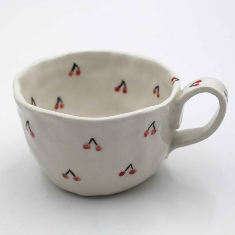 Handmade large ceramic mugs, featuring vibrant hand-painted fruits and hidden messages at the bottom. A perfect blend of functionality and surprise, these unique mugs bring joy with every sip—ideal for fruit lovers and those who enjoy a little extra charm in their daily routine. Χειροποίητες μεγάλες κεραμικές κούπες, διακοσμημένες με ζωηρά, ζωγραφισμένα στο χέρι φρούτα και κρυμμένα μηνύματα στον πάτο της κούπας. Ένας μοναδικός συνδυασμός πρακτικότητας και έκπληξης, που χαρίζει χαρά σε κάθε γουλιά—ιδανικές για λάτρεις των φρούτων και όσους απολαμβάνουν μικρές, ευχάριστες λεπτομέρειες στην καθημερινότητά τους.