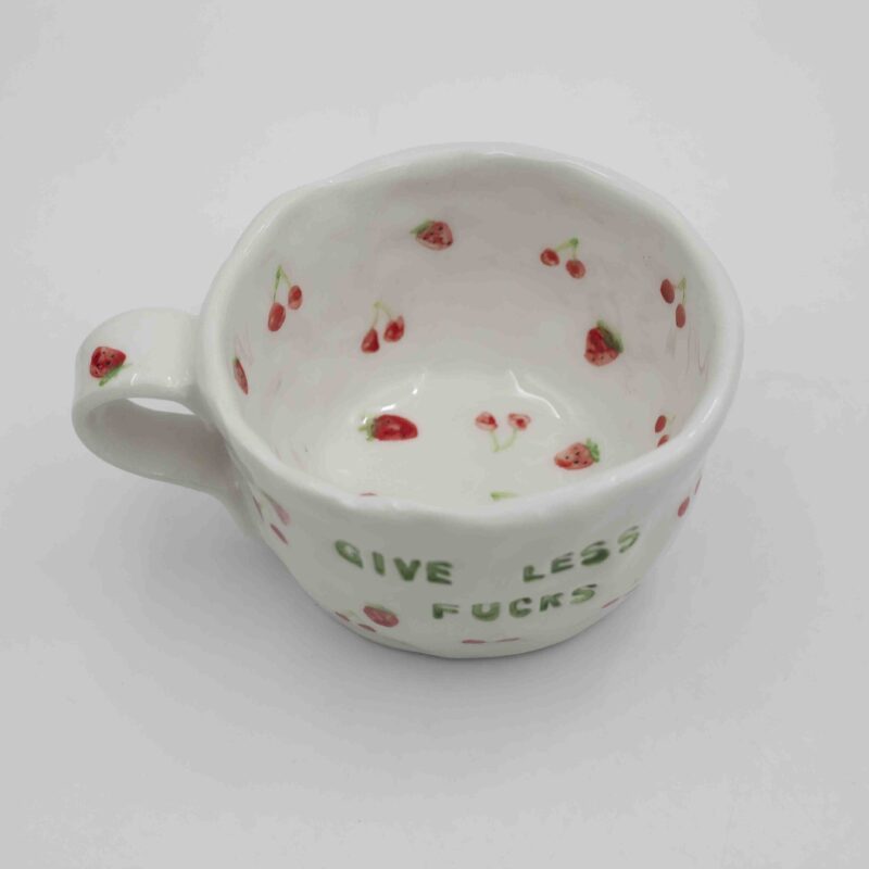 Handmade ceramic mug with messages inside and out, featuring unique floral, fruity, or minimalist designs. A beautifully crafted coffee mug, perfect for everyday use or as a thoughtful gift. Durable, stylish, and ideal for tea or coffee lovers." Greek: "Χειροποίητη κεραμική κούπα με μηνύματα στο εσωτερικό και το εξωτερικό, διακοσμημένη με μοναδικά φλοράλ, φρουτώδη ή minimal σχέδια. Κομψή και ανθεκτική κούπα καφέ, ιδανική για καθημερινή χρήση ή ως ξεχωριστό δώρο για λάτρεις του τσαγιού και του καφέ.