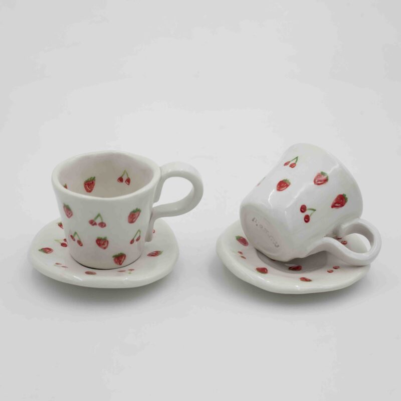 cute set of strawberry cups. σετ φλιτζάνια με πιατάκια χειροποίητα με φράουλες και κεράσια.