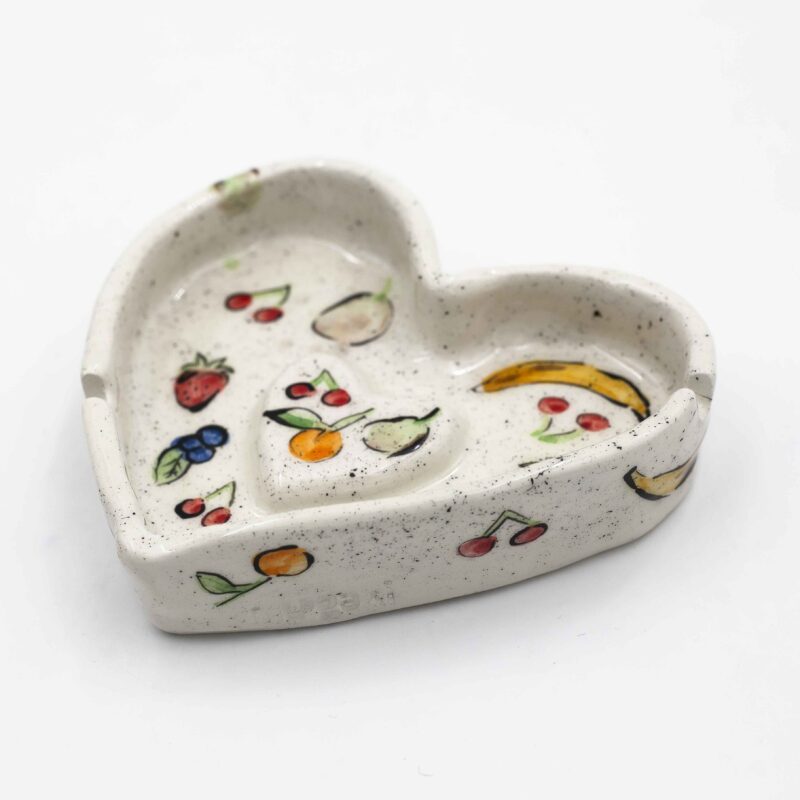 Handmade heart-shaped ceramic ashtrays, designed with love and artistic charm. Each piece features delicate hand-painted details, including cherries, colorful fruits, flowers, and tiny hearts—perfect for Valentine's Day or as a unique decorative accent. A stylish and functional ceramic creation that adds a romantic and playful touch to any space. Χειροποίητα κεραμικά τασάκια σε σχήμα καρδιάς, σχεδιασμένα με αγάπη και καλλιτεχνική φινέτσα. Κάθε κομμάτι διακοσμείται με λεπτεπίλεπτες, ζωγραφισμένες στο χέρι λεπτομέρειες, όπως κεράσια, πολύχρωμα φρούτα, λουλούδια και μικρές καρδιές—ιδανικό για την Ημέρα του Αγίου Βαλεντίνου ή ως μοναδικό διακοσμητικό στοιχείο. Ένα στυλάτο και λειτουργικό κεραμικό δημιούργημα που προσθέτει ρομαντική και παιχνιδιάρικη πινελιά σε κάθε χώρο.