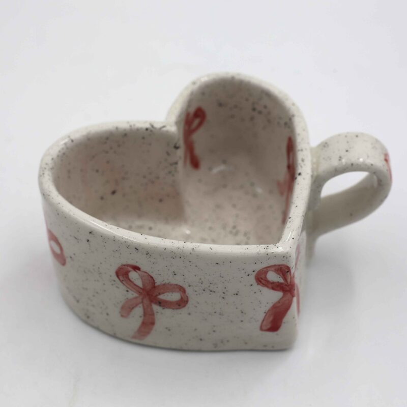 Handmade heart-shaped ceramic mugs, perfect for Valentine's Day and romantic moments. Each mug is decorated with charming hand-painted details, featuring cherries, an array of fruits, delicate flowers, and tiny hearts. A unique and thoughtful gift for loved ones, blending artistic beauty with everyday warmth and love. Χειροποίητες κεραμικές κούπες σε σχήμα καρδιάς, ιδανικές για την Ημέρα του Αγίου Βαλεντίνου και ρομαντικές στιγμές. Κάθε κούπα είναι διακοσμημένη με χαριτωμένες, ζωγραφισμένες στο χέρι λεπτομέρειες, όπως κεράσια, διάφορα φρούτα, λεπτεπίλεπτα λουλούδια και μικρές καρδιές. Ένα μοναδικό και τρυφερό δώρο για τα αγαπημένα σας πρόσωπα, που συνδυάζει την τέχνη με τη ζεστασιά της καθημερινότητας.