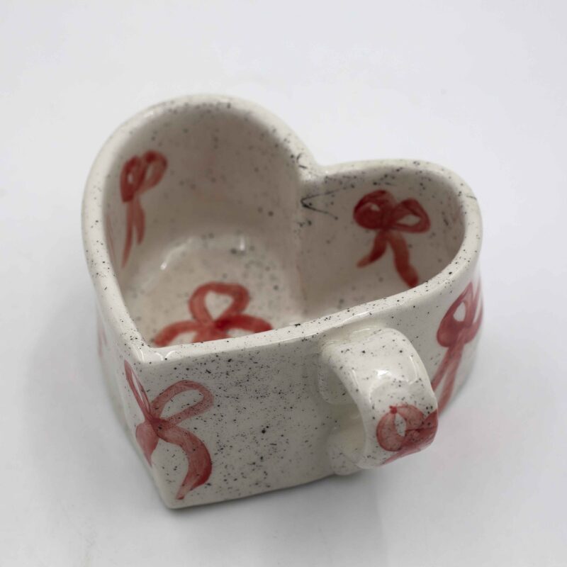 Handmade heart-shaped ceramic mugs, perfect for Valentine's Day and romantic moments. Each mug is decorated with charming hand-painted details, featuring cherries, an array of fruits, delicate flowers, and tiny hearts. A unique and thoughtful gift for loved ones, blending artistic beauty with everyday warmth and love. Χειροποίητες κεραμικές κούπες σε σχήμα καρδιάς, ιδανικές για την Ημέρα του Αγίου Βαλεντίνου και ρομαντικές στιγμές. Κάθε κούπα είναι διακοσμημένη με χαριτωμένες, ζωγραφισμένες στο χέρι λεπτομέρειες, όπως κεράσια, διάφορα φρούτα, λεπτεπίλεπτα λουλούδια και μικρές καρδιές. Ένα μοναδικό και τρυφερό δώρο για τα αγαπημένα σας πρόσωπα, που συνδυάζει την τέχνη με τη ζεστασιά της καθημερινότητας.