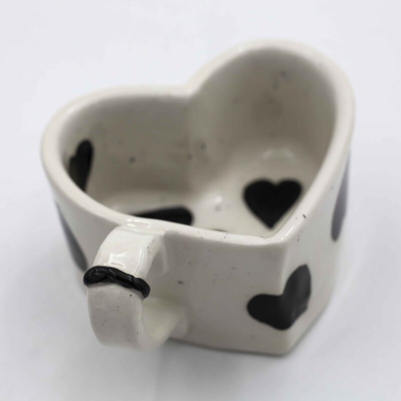 Handmade heart-shaped ceramic mugs, perfect for Valentine's Day and romantic moments. Each mug is decorated with charming hand-painted details, featuring cherries, an array of fruits, delicate flowers, and tiny hearts. A unique and thoughtful gift for loved ones, blending artistic beauty with everyday warmth and love. Χειροποίητες κεραμικές κούπες σε σχήμα καρδιάς, ιδανικές για την Ημέρα του Αγίου Βαλεντίνου και ρομαντικές στιγμές. Κάθε κούπα είναι διακοσμημένη με χαριτωμένες, ζωγραφισμένες στο χέρι λεπτομέρειες, όπως κεράσια, διάφορα φρούτα, λεπτεπίλεπτα λουλούδια και μικρές καρδιές. Ένα μοναδικό και τρυφερό δώρο για τα αγαπημένα σας πρόσωπα, που συνδυάζει την τέχνη με τη ζεστασιά της καθημερινότητας.