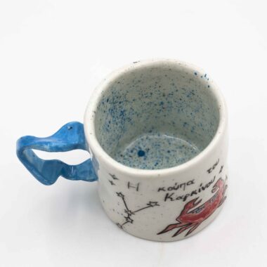 Unique handmade ceramic zodiac mugs, each crafted with artistic detail and vibrant paintings. Every mug features a different zodiac sign, showcasing its ruling planet, favorite flower, element, and symbol. A perfect astrology-inspired gift for horoscope lovers and collectors. Beautiful, functional, and one-of-a-kind ceramic art! Μοναδικές χειροποίητες κεραμικές κούπες ζωδίων, κάθε μία με ξεχωριστή καλλιτεχνική διακόσμηση και ζωηρές ζωγραφιές. Κάθε κούπα απεικονίζει ένα διαφορετικό ζώδιο, με τον κυβερνήτη πλανήτη του, το αγαπημένο του λουλούδι, το στοιχείο και το σύμβολό του. Ένα τέλειο δώρο για λάτρεις της αστρολογίας και συλλέκτες. Όμορφη, χρηστική και μοναδική κεραμική τέχνη!