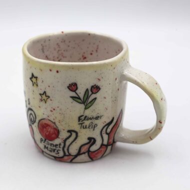 Unique handmade ceramic zodiac mugs, each crafted with artistic detail and vibrant paintings. Every mug features a different zodiac sign, showcasing its ruling planet, favorite flower, element, and symbol. A perfect astrology-inspired gift for horoscope lovers and collectors. Beautiful, functional, and one-of-a-kind ceramic art! Μοναδικές χειροποίητες κεραμικές κούπες ζωδίων, κάθε μία με ξεχωριστή καλλιτεχνική διακόσμηση και ζωηρές ζωγραφιές. Κάθε κούπα απεικονίζει ένα διαφορετικό ζώδιο, με τον κυβερνήτη πλανήτη του, το αγαπημένο του λουλούδι, το στοιχείο και το σύμβολό του. Ένα τέλειο δώρο για λάτρεις της αστρολογίας και συλλέκτες. Όμορφη, χρηστική και μοναδική κεραμική τέχνη!