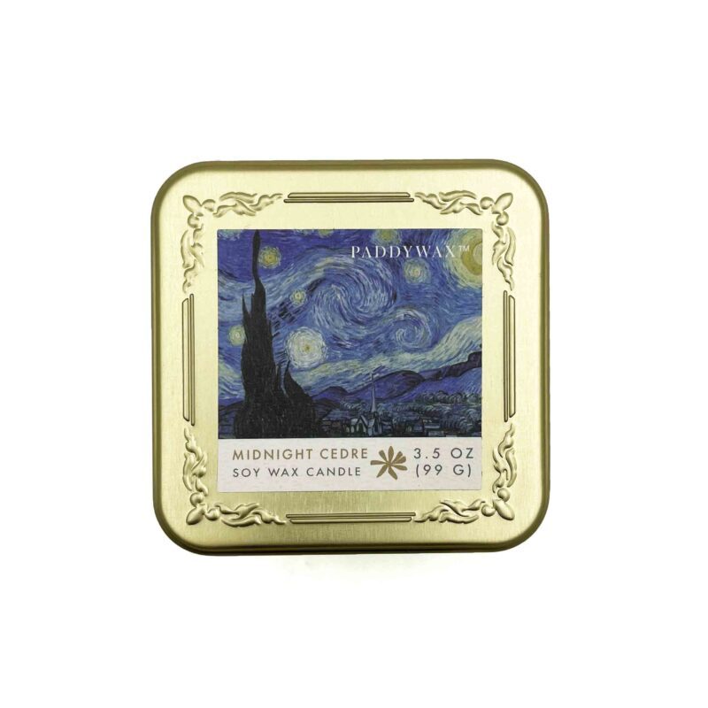 Elegant tin box candle filled with a captivating fragrance. Perfect for art lovers and candle enthusiasts. Κομψό μεταλλικό κουτί κεριού γεμάτο με μαγευτικό άρωμα. Ιδανικό για λάτρεις της τέχνης και των κεριών.