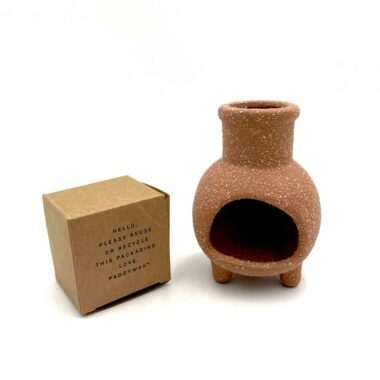 Paddywax ceramic diffuser for aromatic cones with a set of scented cones. A stylish and functional incense burner, perfect for creating a relaxing atmosphere. Ideal for home decor and gifting. Reusable and beautifully designed. Κεραμικός αρωματιστής Paddywax για αρωματικούς κώνους με σετ αρωματικών κώνων. Κομψό και πρακτικό θυμιατήριο, ιδανικό για χαλάρωση και ατμόσφαιρα ευεξίας. Ιδανικό για διακόσμηση σπιτιού και δώρο. Επαναχρησιμοποιούμενο με όμορφο design.