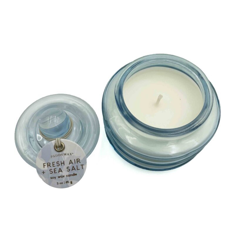 Paddywax Beams small soy wax candle in a stylish jar with an amazing scent. A high-quality scented candle for a cozy atmosphere, perfect for home decor and gifts. Eco-friendly, reusable jar with a long-lasting fragrance." Greek: "Μικρό κερί σόγιας Paddywax Beams σε κομψό βαζάκι με υπέροχο άρωμα. Αρωματικό κερί υψηλής ποιότητας για ζεστή ατμόσφαιρα, ιδανικό για διακόσμηση σπιτιού και δώρο. Φιλικό προς το περιβάλλον, με επαναχρησιμοποιούμενο βαζάκι και μακράς διάρκειας άρωμα.