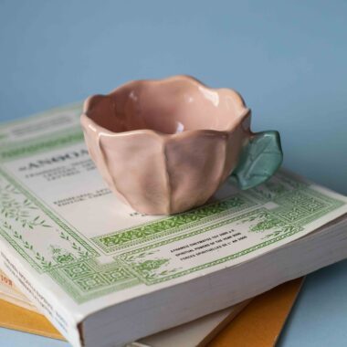 Handmade Ceramic Flower mug with pink glazing. χειροποίητη κεραμική κούπα με ροζ γυάλωμα.