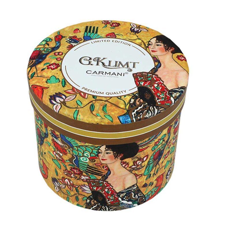 Κούπα Cameo με το έργο "Κυρία με Βεντάλια" του Gustav Klimt – κομψή πορσελάνινη κούπα 400ml της Carmani.κούπα Κλιμτ, πορσελάνινη κούπα Κυρία με Βεντάλια, Carmani πορσελάνη, καλλιτεχνική κούπα 400ml, Klimt αξεσουάρ κουζίνας, κούπα καφέ τέχνης, δώρα για λάτρεις της τέχνης, καλλιτεχνικά είδη σερβιρίσματος, Gustav Klimt πορσελάνη, Cameo mug with Gustav Klimt’s "Lady with a Fan" – elegant 400ml porcelain mug by Carmani.Klimt mug, Lady with a Fan cup, porcelain art mug, Carmani Klimt collection, artistic mugs, Gustav Klimt gift ideas, cameo coffee mug, elegant tea mug, 400ml porcelain mug, Klimt drinkware